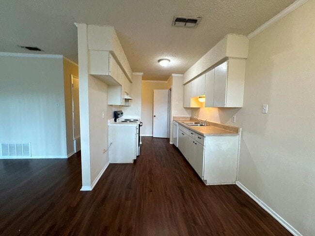 Building Photo - 5905 Burrough Dr