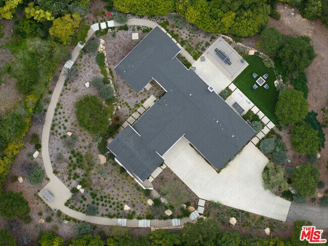Building Photo - 3155 Eucalyptus Hill Rd