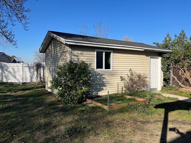 Building Photo - Remodeled Taylorsville 5 Bedroom!