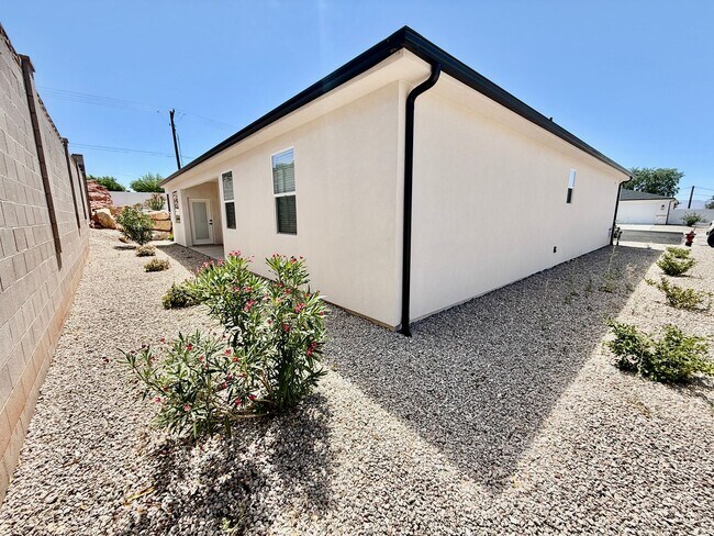 Building Photo - Adorable 3-BR Home In The Heart of Washington