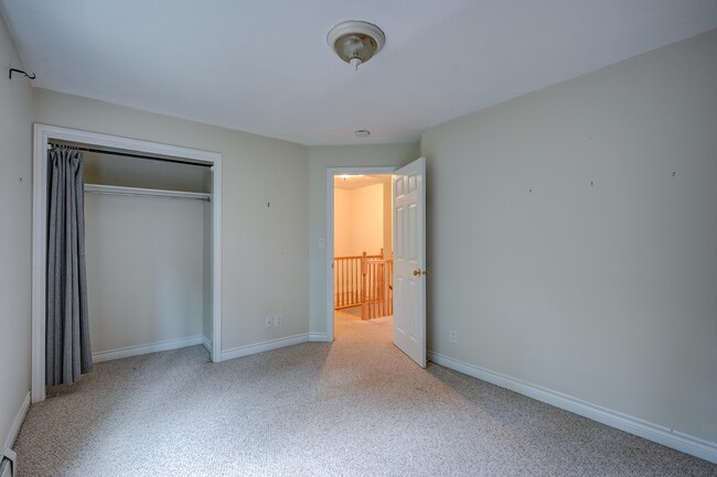 Building Photo - 28 Grachen Dr