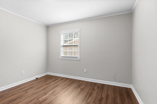 Building Photo - 1380 Plaza Ave SW