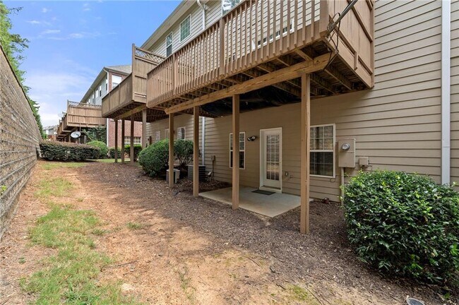Building Photo - 10870 Brunson Dr