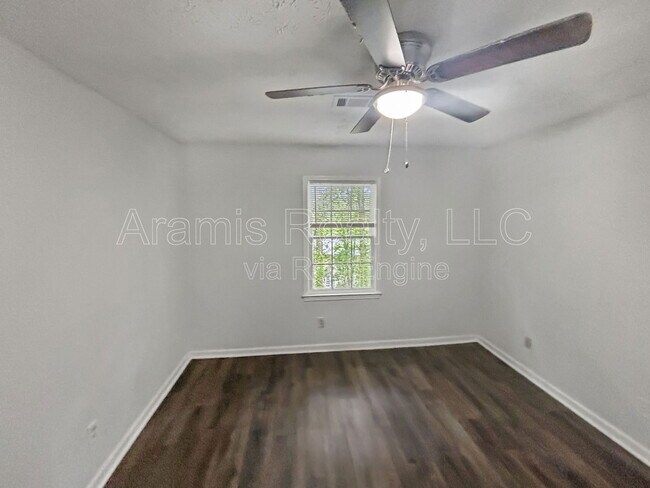 Building Photo - 3015 Spruce Cir