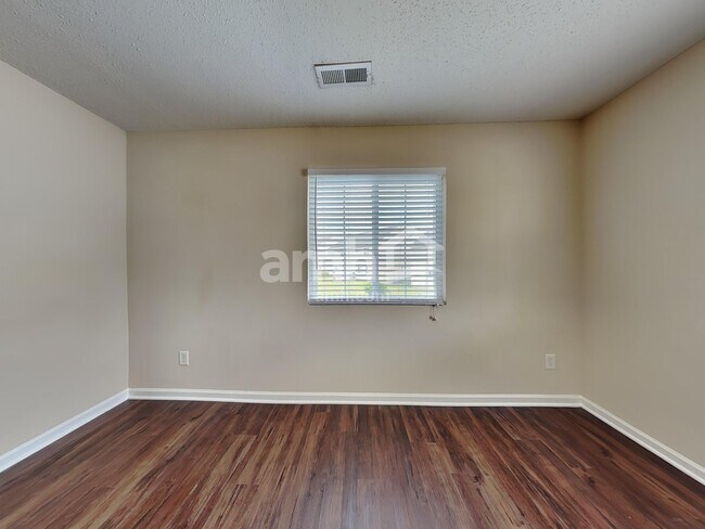 Building Photo - 819 Caledon Dr