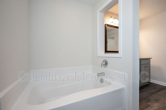 Building Photo - 124 Strongridge Trl