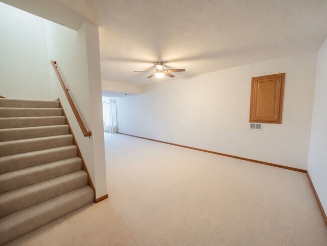 Building Photo - Rare executive rental in chanhassen! 5 beds no upgrade left behind!!!