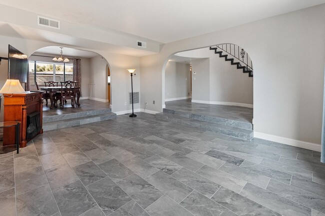 Building Photo - 8464 N 7th Ave