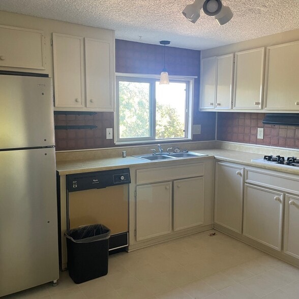 Building Photo - 8680 Feliz Creek Dr