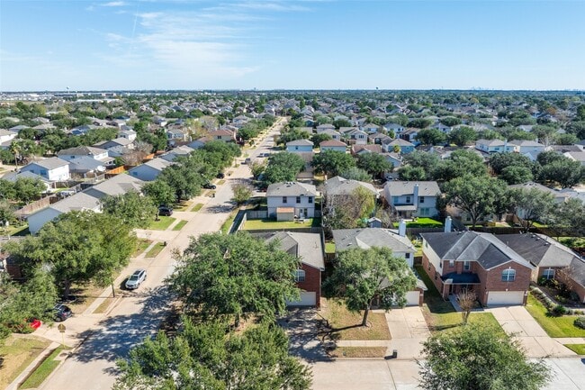 Building Photo - 5750 Roehampton Ct