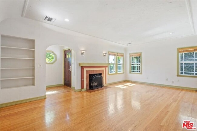 Building Photo - 4385 Camellia Ave