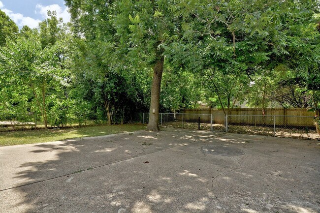 Building Photo - 129 Coleman St