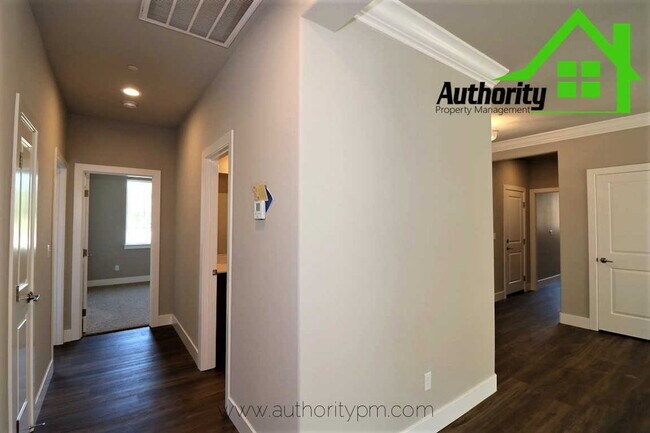 Building Photo - 20231 Ballentine Dr
