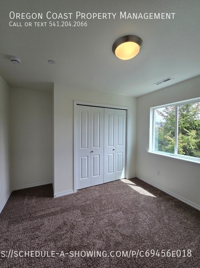 Building Photo - 4822 SW 48th Ct