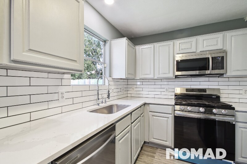 Building Photo - 2040 Sandy Knoll Dr
