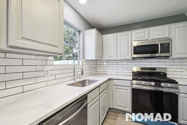 Building Photo - 2040 Sandy Knoll Dr