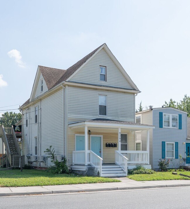 Building Photo - MOVE IN READY 2 Bedroom in the Heart of Oceanview!
