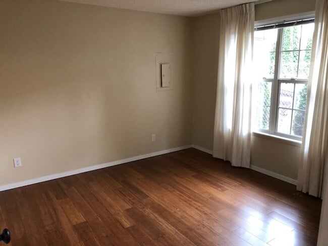 Building Photo - 118000