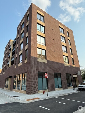 Building Photo - 680 N Milwaukee Ave