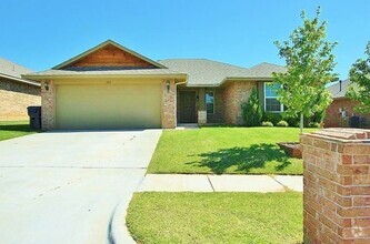 Building Photo - Gorgeous Home in Heritage Oaks with All Ap...