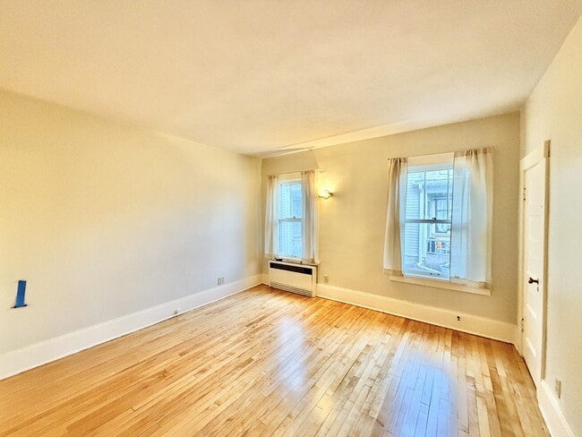 Building Photo - 715 Bushnell St