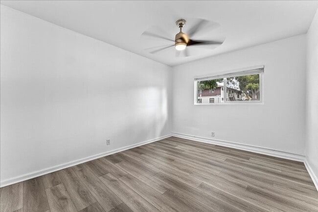 Building Photo - 511 S Verdugo Rd