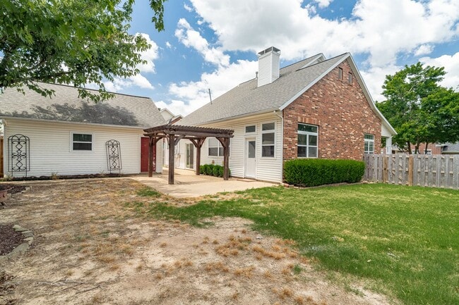 Building Photo - Fabulous & Spacious 4 Bedroom home in Har-Ber Meadows w/bonus room!