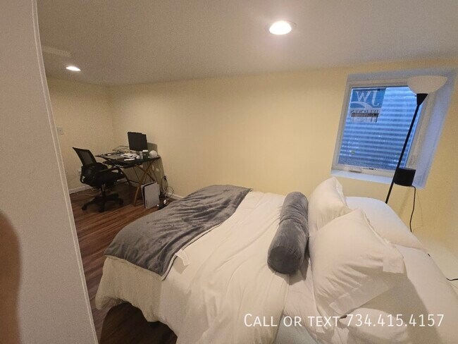 Building Photo - 430 S 4th Ave