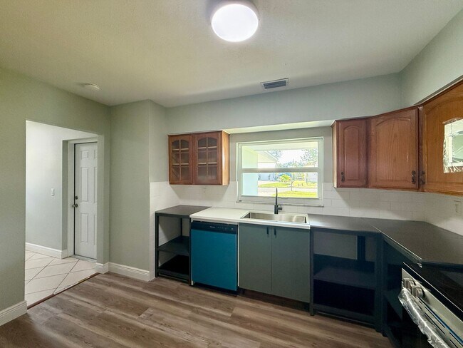 Building Photo - Four Bedroom Pool Home - Second Floor View of Manatee River