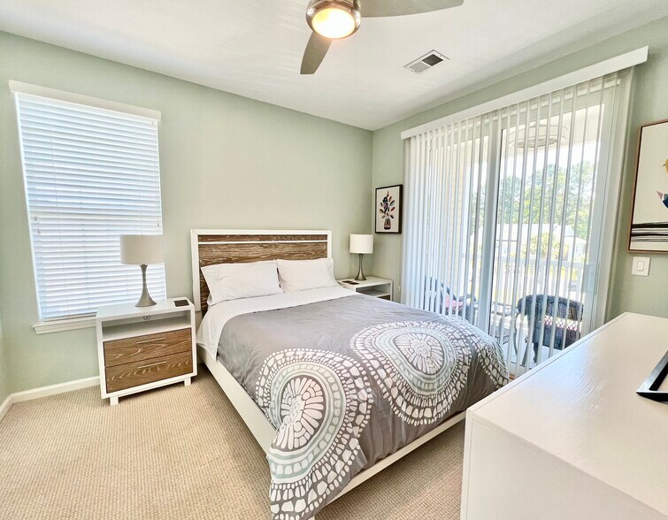 Building Photo - 1298 River Oaks Dr