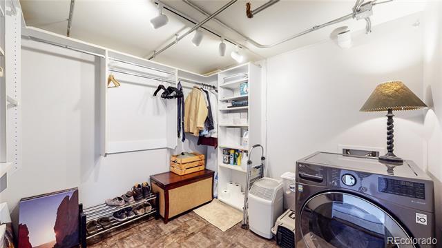 Building Photo - 3377 Blake St