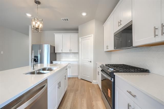 Building Photo - 511 Midnight Oak Dr