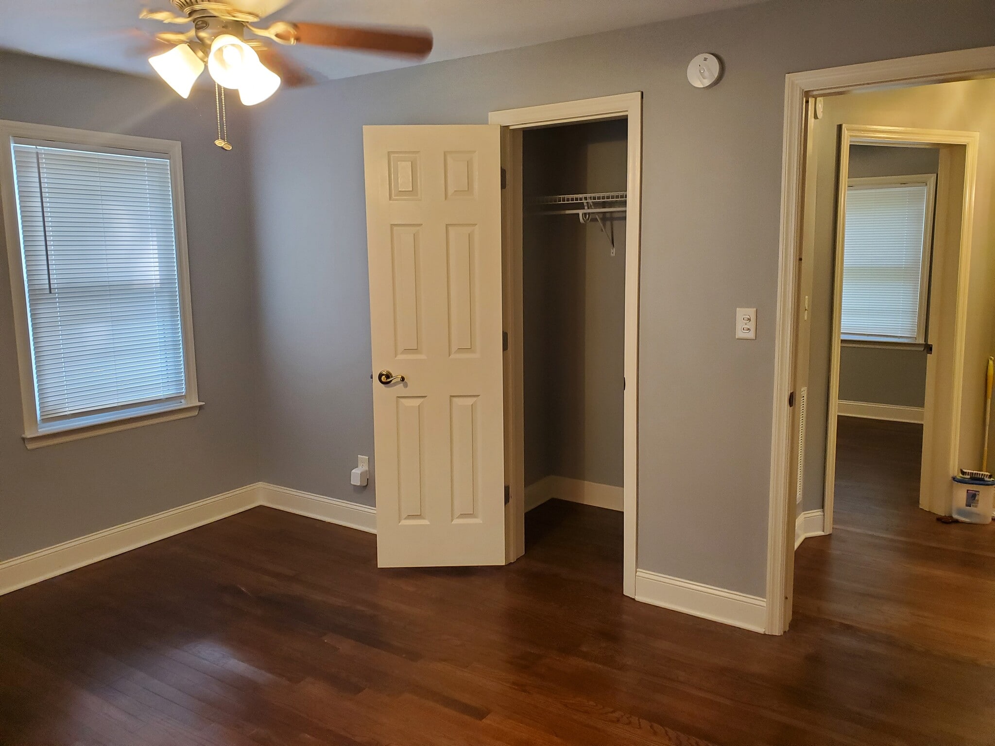 1st bedroom - 806 Lupton Dr