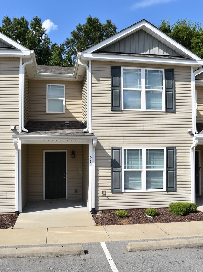 Building Photo - MOVE IN SPECIAL!!! $200 OFF FIRST MONTHS RENT