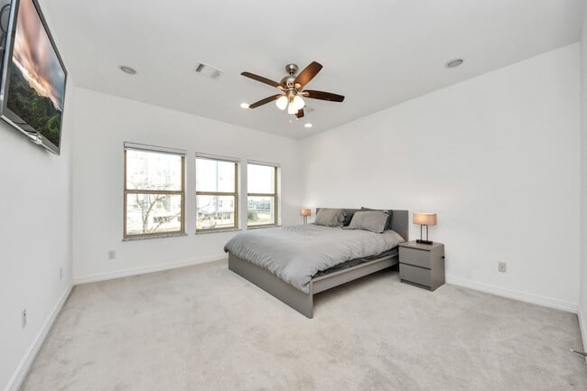 Building Photo - 146 Carson Ct