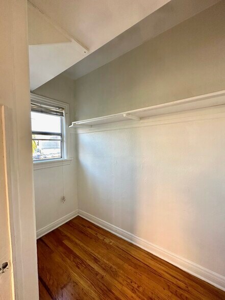 Bonus/Gaming Room - 719 1/2 N Ridgewood Pl