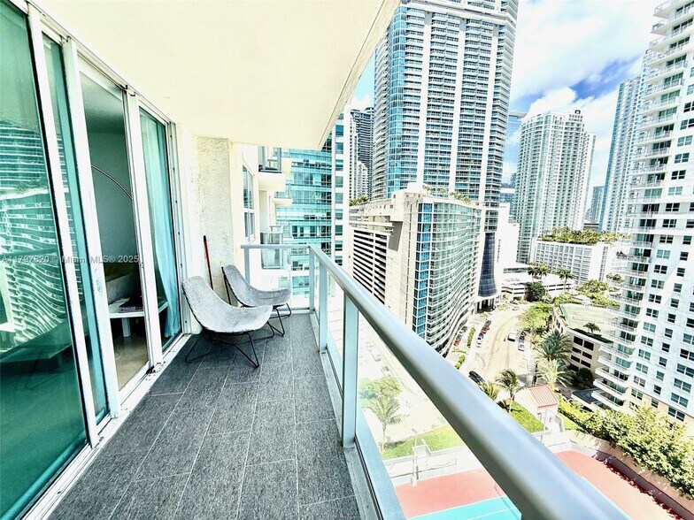 Building Photo - 1155 Brickell Bay Dr