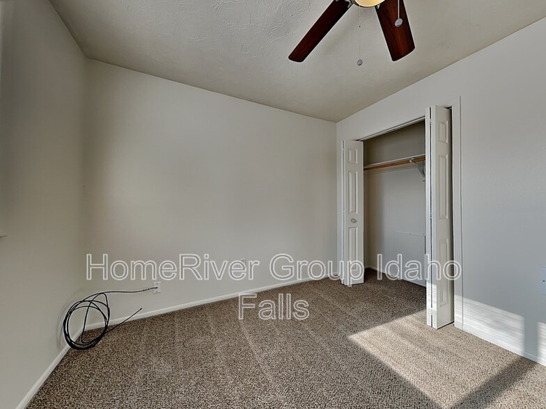 Building Photo - 380 Ladino Dr