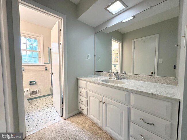 Building Photo - 9805 Binyon Ct