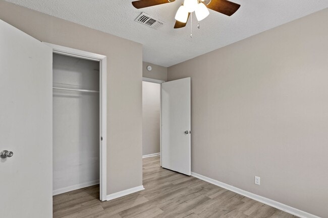 Building Photo - Spacious Duplex for Rent in Sherman, TX La...