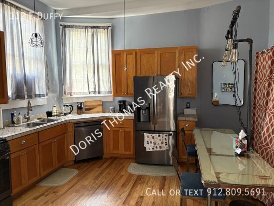 Building Photo - 112 E Duffy-