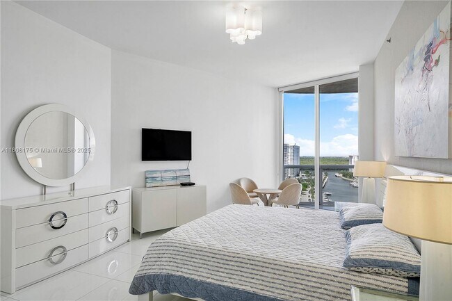 Building Photo - 15811 Collins Ave