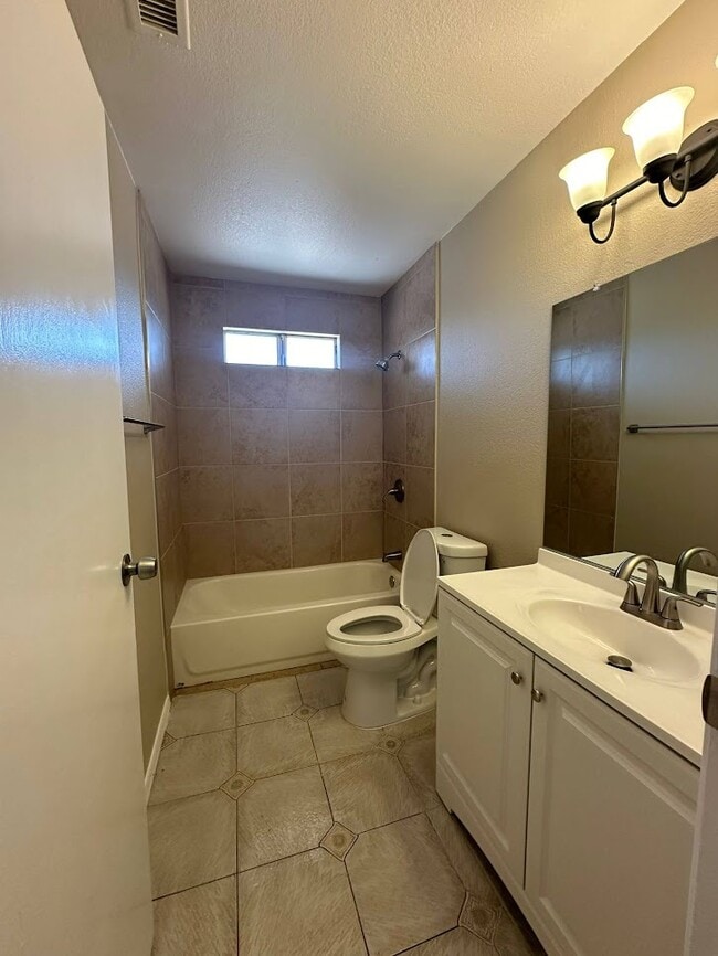 Building Photo - 10856 11th Ave