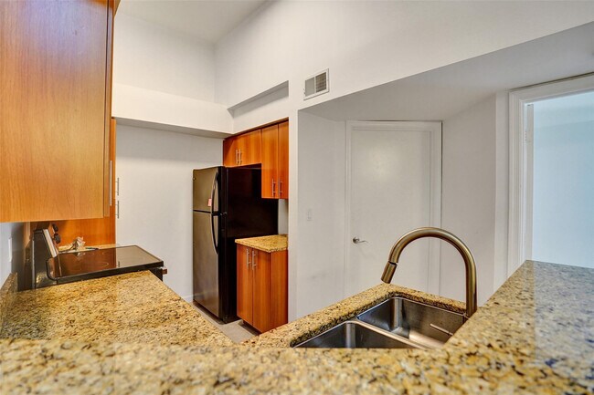 Building Photo - 1050 Crystal Way
