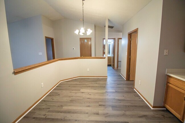 Building Photo - 3521/3523 E Thornhill Circle