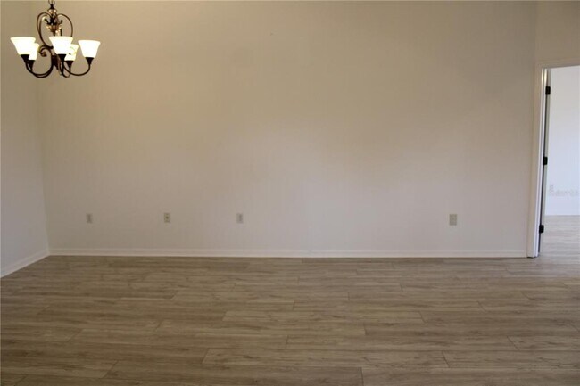 Building Photo - 1702 Fairway Trce