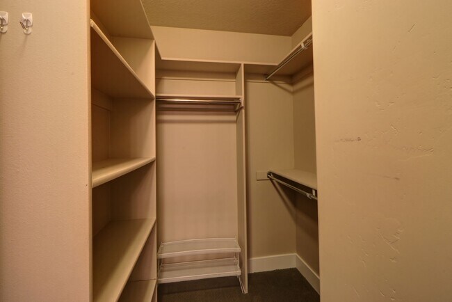 Building Photo - 3 bedroom Ivory Ridge Townhome