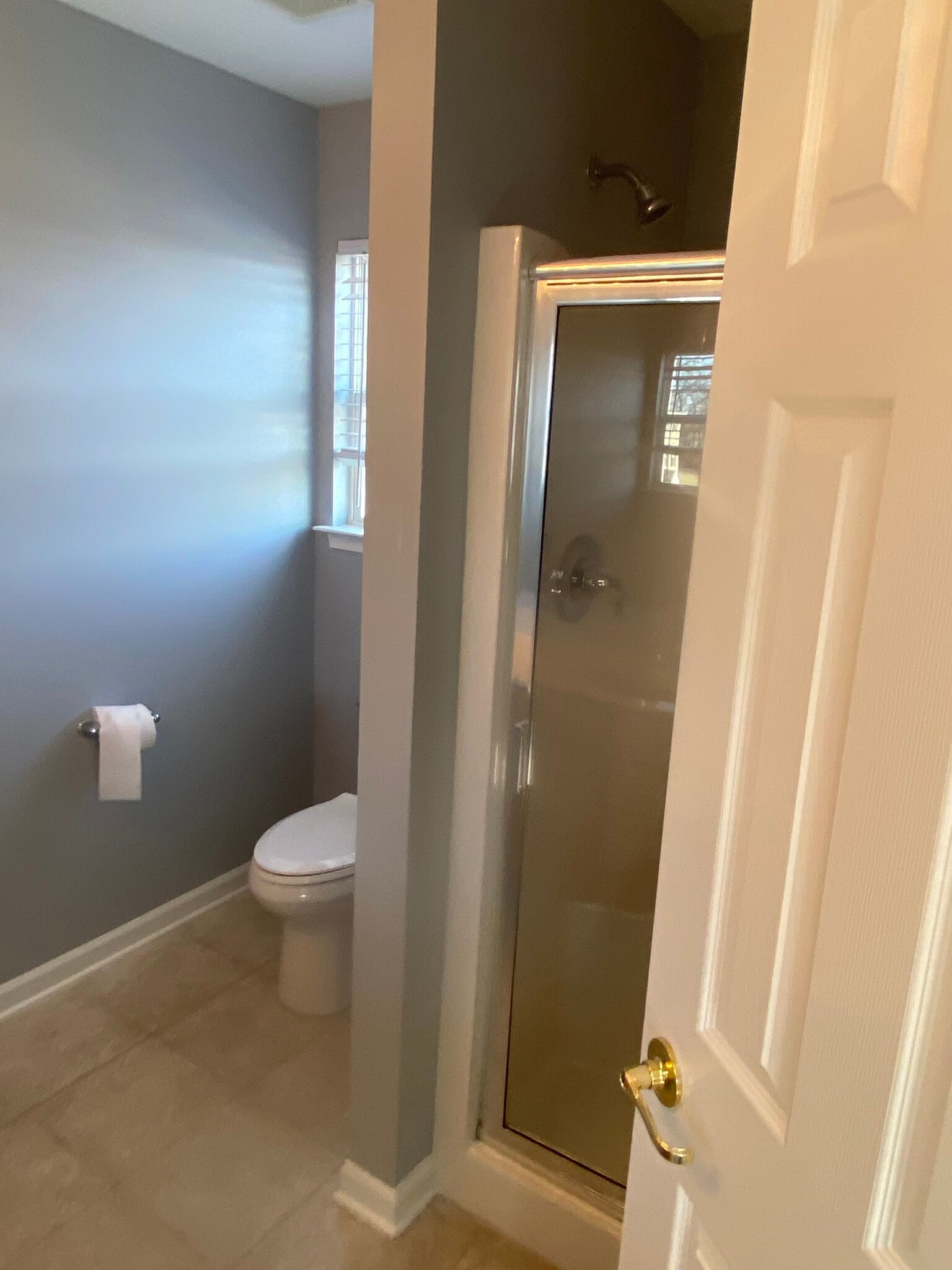 Main bedroom bath with shower - 4101 Strawbridge Ct