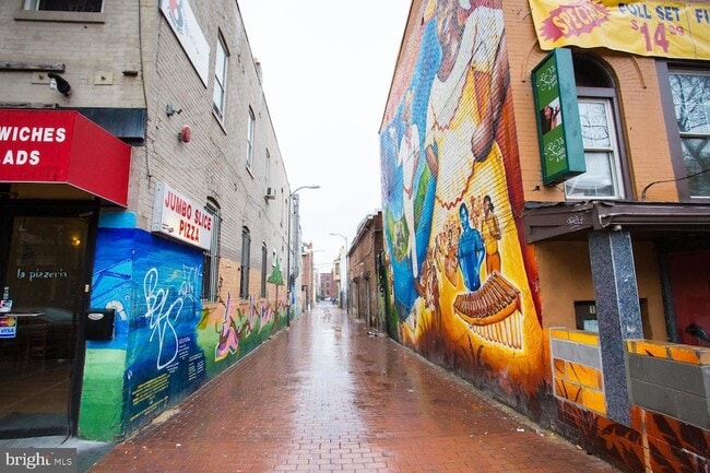 Building Photo - 1701 16th St NW