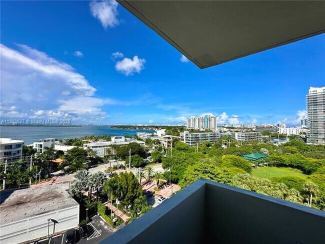 Building Photo - 5 Island Ave